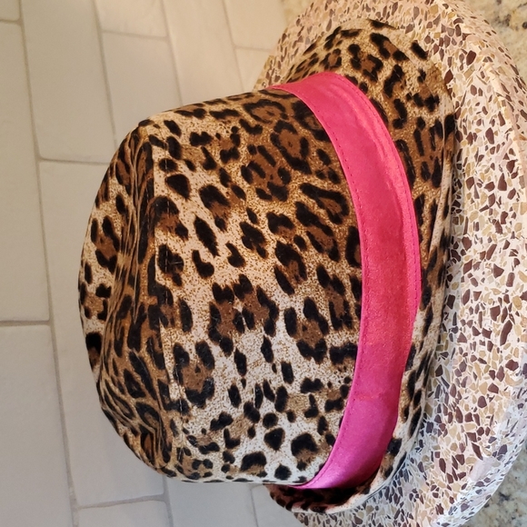 Hello Kitty Fedora EUC - Picture 5 of 9